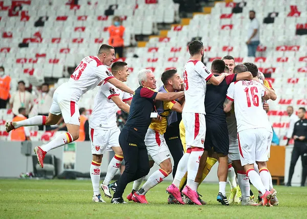 Şenol Güneş’ten Karadağ maçı sonrasında flaş açıklamalar: Büyük bir şans kaçırdık