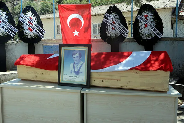 Eski milli güreşçi Vehbi Akdağ toprağa verildi! Vehbi Akdağ kimdir?