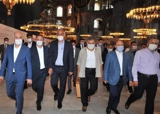 Ayasofya Camii'nde kritik inceleme! Bakan Ersoy ile Diyanet İşleri Başkanı Erbaş'ın yanında dikkat çeken isimler