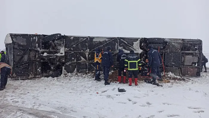 Son dakika: Yozgat'ta feci kaza! Yolcu otobüsü şarampole devrildi: 1 kişi öldü, 34 kişi yaralandı - 1