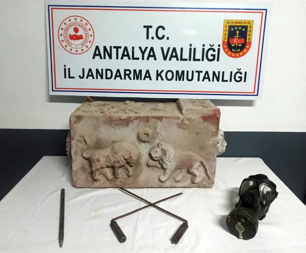 antalyada-tarihi-eser-operasyonu-2-gozalti-1642932064528.jpg Antalya'da tarihi eser operasyonu: 2 gözaltı - 1