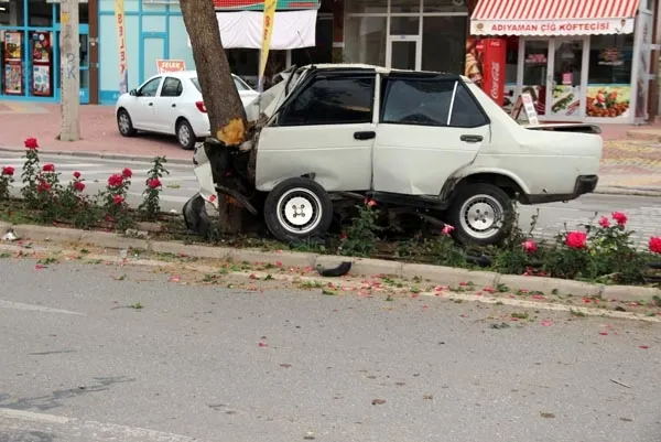 Konya'da hurdaya dönen otomobilden yaralı olarak kurtuldu - 2