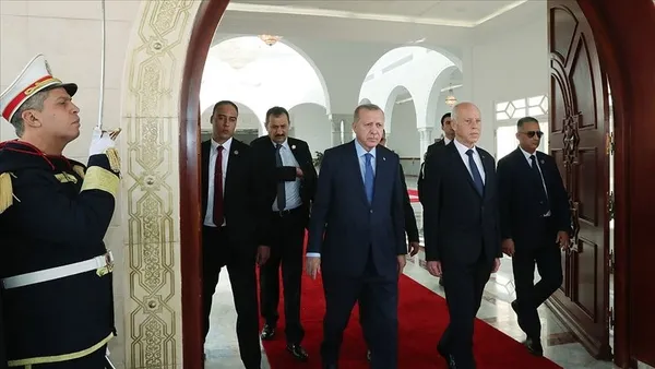 baskan-erdogandan-kritik-temas-tunus-cumhurbaskani-ile-gorustu-1627930801436.jpg Başkan Erdoğan'dan kritik temas: Tunus Cumhurbaşkanı ile görüştü - 1