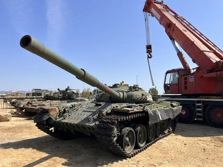 Karabağ’ın işgalinin sembolü tank Bakü’ye getirildi