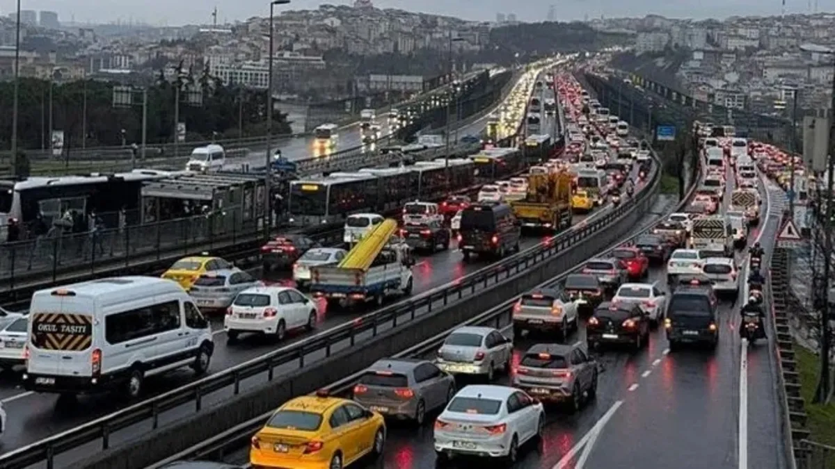 İstanbul’da işten dönüş ve iftar trafiği çakıştı: Yoğunluk %80’e ulaştı