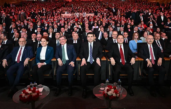 1675182931620.jpg Muharrem İnce'den 6'lı masaya mutabakat metni eleştirisi: "Tartışmalı konular masaya yatırılmamış halının altına süpürülmüş" - 2