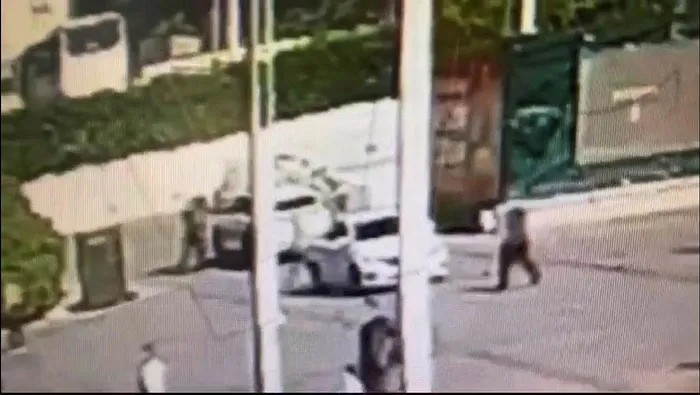 1716459527377.jpeg Nişanlısını ve annesini öldürmüştü! Cezaevi firarisi Taksim'de yakalandı - 1