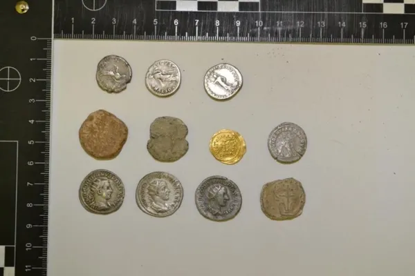 Dışişleri Bakanı Mevlüt Çavuşoğlu Macaristan’da yakalanan 412 tarihi eseri Türkiye’ye getiriyor