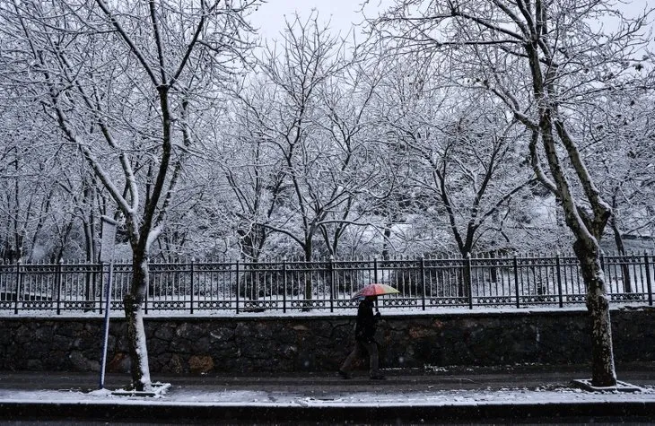 İstanbul rengi beyaz! Kar yağışı ile birlikte megakentte güzel manzaralar oluştu