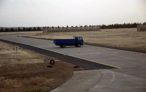 Diyarbakır'da uçak pistlerine araçlar park edilmiş - 1
