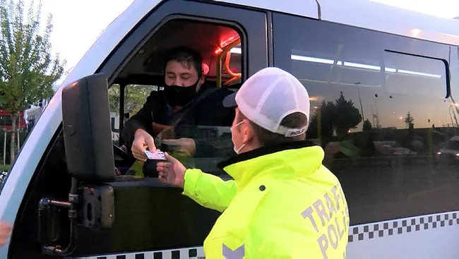 İstanbul'da toplu taşıma araçlarında koronavirüs denetimi yapıldı - 1