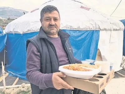 Turkuvaz Medya deprem bölgesinde iftar çadırı açtı: Bu zor günleri el birliğiyle atlatacağız - 3