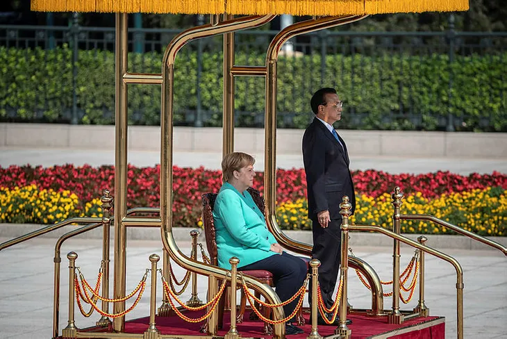 Merkel Çin'de ayağa kalkamadı - 1