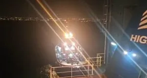 Ahırkapı’da dökme yük gemisi karaya oturdu
