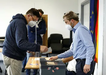 Almanya'da genel seçimi kazanan Sosyal Demokrat Parti (SDP) oldu