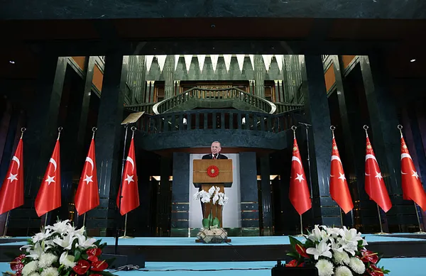 baskan-erdogan-iftar-programinda-aciklamalarda-bulundu-devlet-hem-anadir-hem-babadir-1711392152196.jpg Başkan Erdoğan iftar programında açıklamalarda bulundu: Devlet hem anadır hem babadır! - 3
