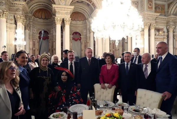emine-erdogan-sanatcilarimiz-kalici-izler-birakiyor-1650145374052.jpg Emine Erdoğan: Sanatçılarımız kalıcı izler bırakıyor - 1