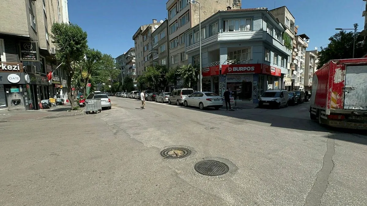 Bursa'da can pazarı kamerada! Metrelerce savrulup ağır yaralandılar