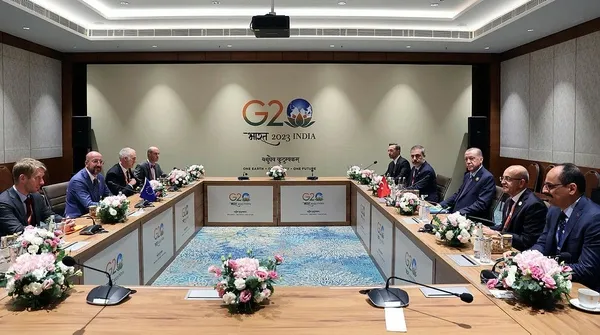 Başkan Erdoğan’dan G20 Liderler Zirvesi sonrası uçakta flaş açıklamalar: Tahıl koridoru, Türkiye’nin enerji merkezi olması, ABD ziyareti...
