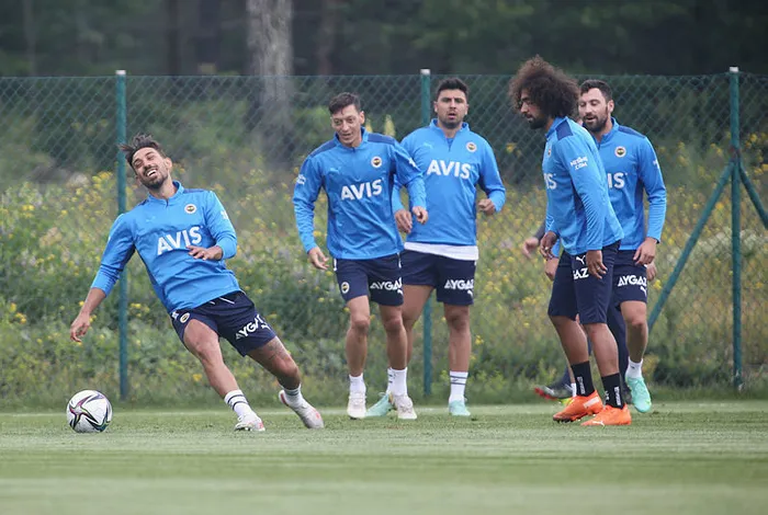 Fenerbahçeli futbolcu Mesut Özil’den flaş Vitor Pereira açıklaması