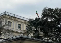 İstanbul İran Başkonsolosluğu’nda bayrak yarıda