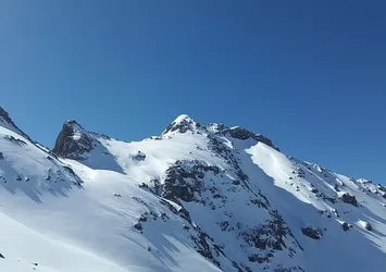Munzur Dağı'na kar yağdı!