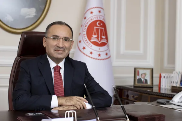 Son dakika: Yeni düzenlemeler yolda! Adalet Bakanı Bozdağ açıkladı: Kadına şiddet, sağlık personellerine saldırı, iyi hal indirimi...