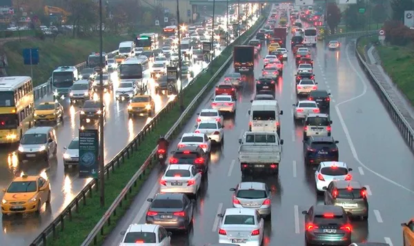 İstanbul’da hafta trafikle başladı! Yüzde 51’i geçti