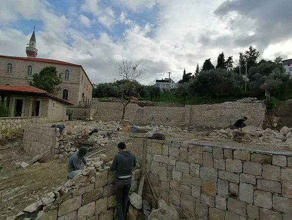 CHP’li İlkay Girgin Erdoğan kendini müdür olarak atamıştı! Şimdi de mezarlık üstüne kafeterya yapıyor