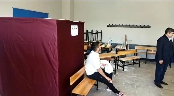 1684069438462.jpeg Oy kullanılırken tavan çöktü! İstanbul'da ilginç olay: 2 yaralı - 3
