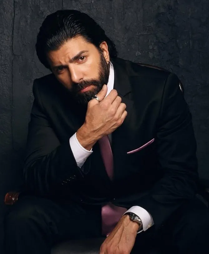 Cenk Torun sessizliğini bozdu! Rol arkadaşıyla aşk mı yaşıyor? Kendisinden yaşça küçük...