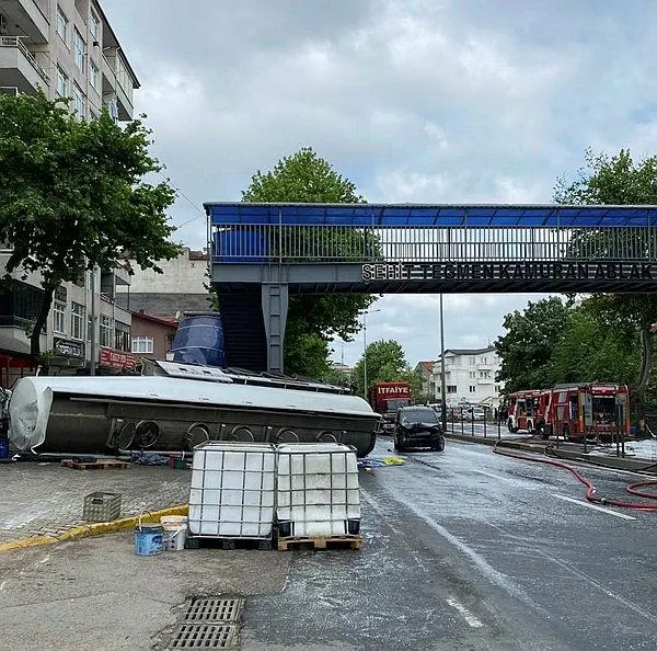 benzin-yuklu-tanker-kaza-yapti-alarm-verildi-d-130-trafige-kapatildi-bolgedeki-evler-tahliye-edildi-1714215993203.jpeg