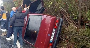 Alaplı’da otomobil kaza yaptı: 3 yaralı