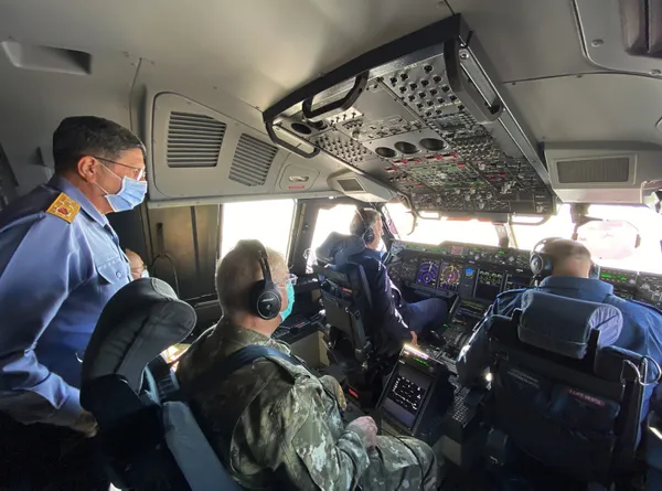 Son dakika: Yeni uçuş eğitim yılı başladı! Milli Savunma Bakanı Hulusi Akar kokpitte