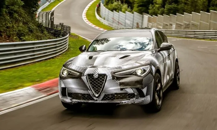 Dünyanın en hızlı SUV’u Alfa Romeo Stelvio Quadrifoglio oldu