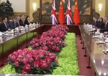 Starmer Çin'e gitti Şi Cinping ile görüştü