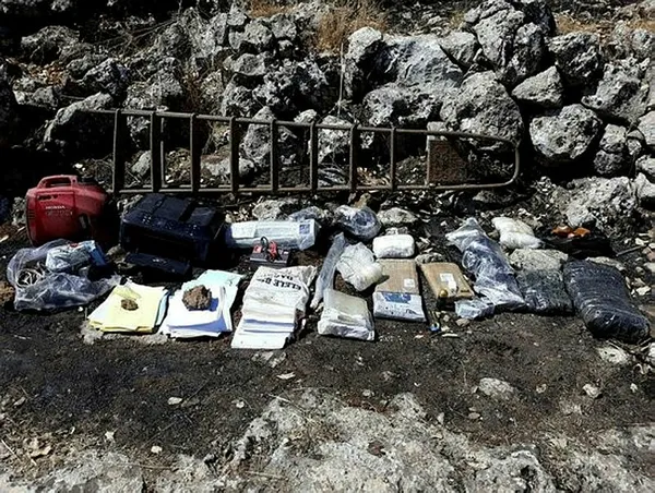 Son dakika: Kıran-2 Operasyonu kapsamında PKK'ya ait 7 sığınakta çok sayıda silah ve mühimmat ele geçirildi - 1