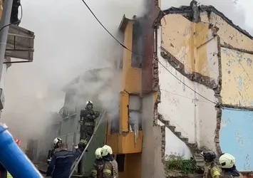 Fatih'te acı olay! Yangın çıkan evde bulundu