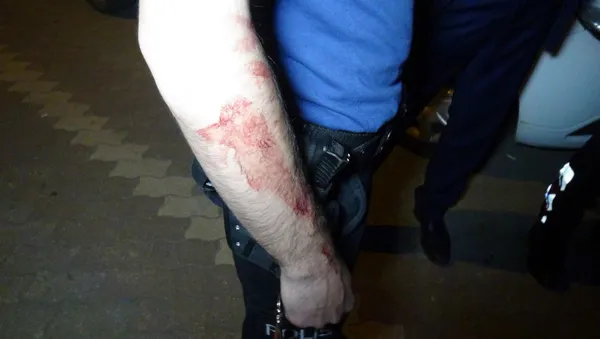 Silahla ev basmaya kalktı! Meydan dayağı yedi