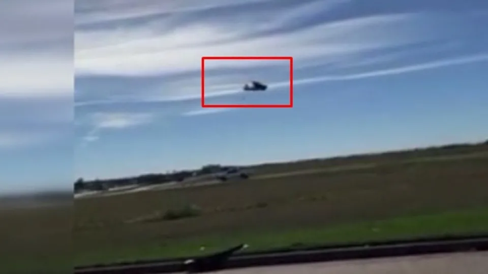 ABD’de iki uçak havada böyle çarpıştı! O anlar kamerada