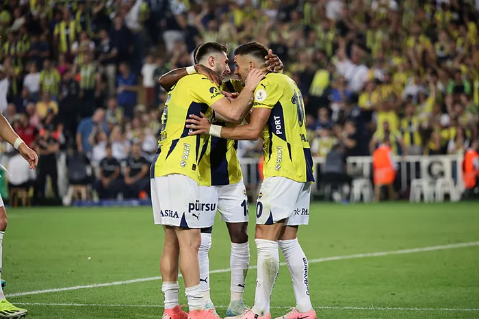 Fenerbahçe Kadıköy’de Alanyaspor’u 3 golle geçti