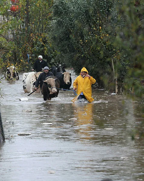 Son dakika: Meteoroloji'den Antalya için ‘kırmızı’ kodlu uyarı! 3 ilçede okullar tatil edildi - 3