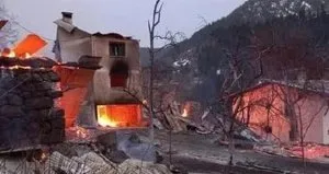 Artvin’de 6 ev küle döndü! 1 ölü, 1 kayıp