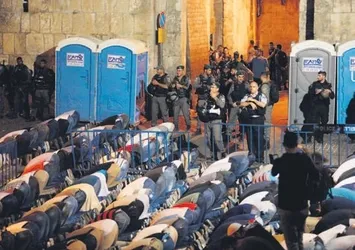 Mescid-i Aksa’da zulme karşı nöbet!