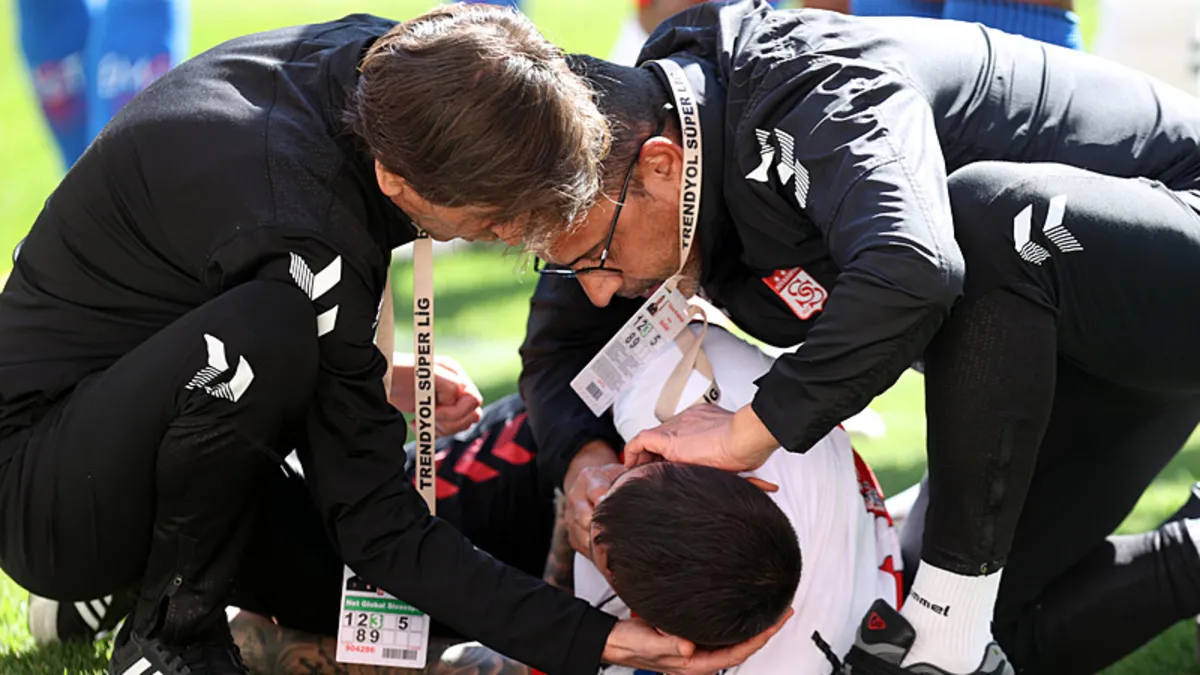 Süper Lig'de şoke eden sakatlıklar: Yıldız isimler hastaneye kaldırıldı