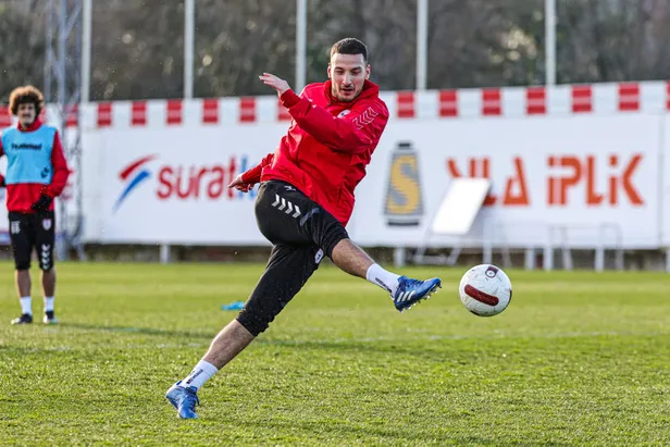 samsunspor-galatasaray-maci-ne-zaman-saat-kacta-hangi-kanalda-gs-maci-sifresiz-izlenir-mi-muhtemel-11ler-1706890202001.jpg Samsunspor-Galatasaray maçı ne zaman, saat kaçta, hangi kanalda? GS maçı şifresiz izlenir mi? Muhtemel 11'ler... - 5