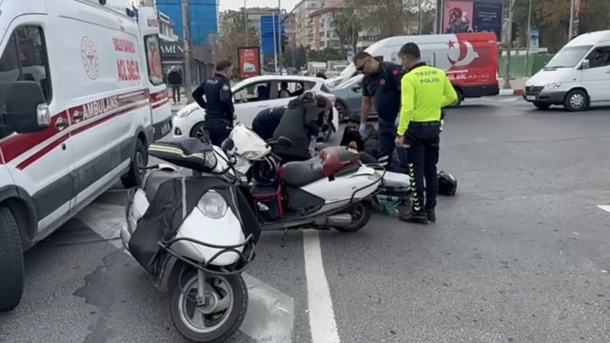 Fatih'te motosiklet taksiye çarptı: 1 yaralı