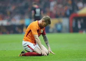 Serdar Aziz'i eşi yaktı!