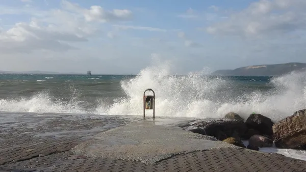 Deniz ulaşımına lodos engeli! İşte iptal edilen vapur seferleri