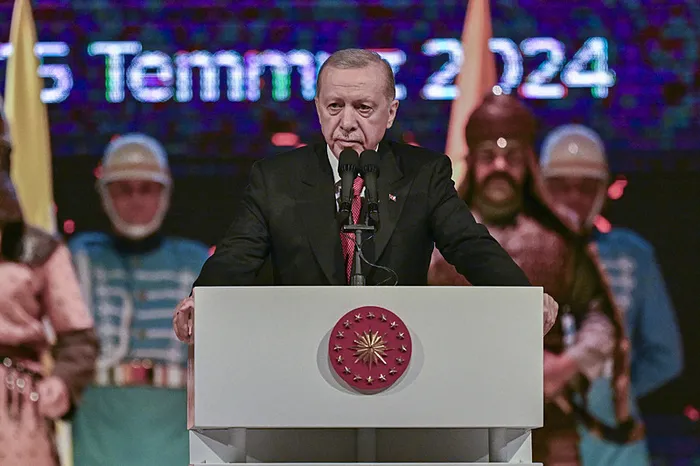 kulliyede-15-temmuzu-anma-programi-baskan-erdogan-onemli-aciklamalarda-bulundu-1721070507209.jpg Başkan Erdoğan 15 Temmuz Demokrasi ve Milli Birlik Günü Anma Programı'nda önemli açıklamalarda bulundu - 3